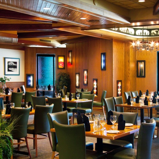 The dining room at Chateau Jasper