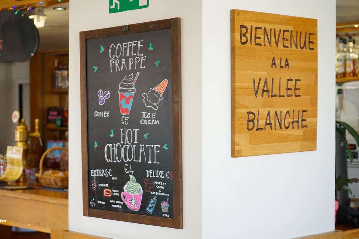 Welcome sign at the Vallée Blanche clubhotel in Alpe d'Huez