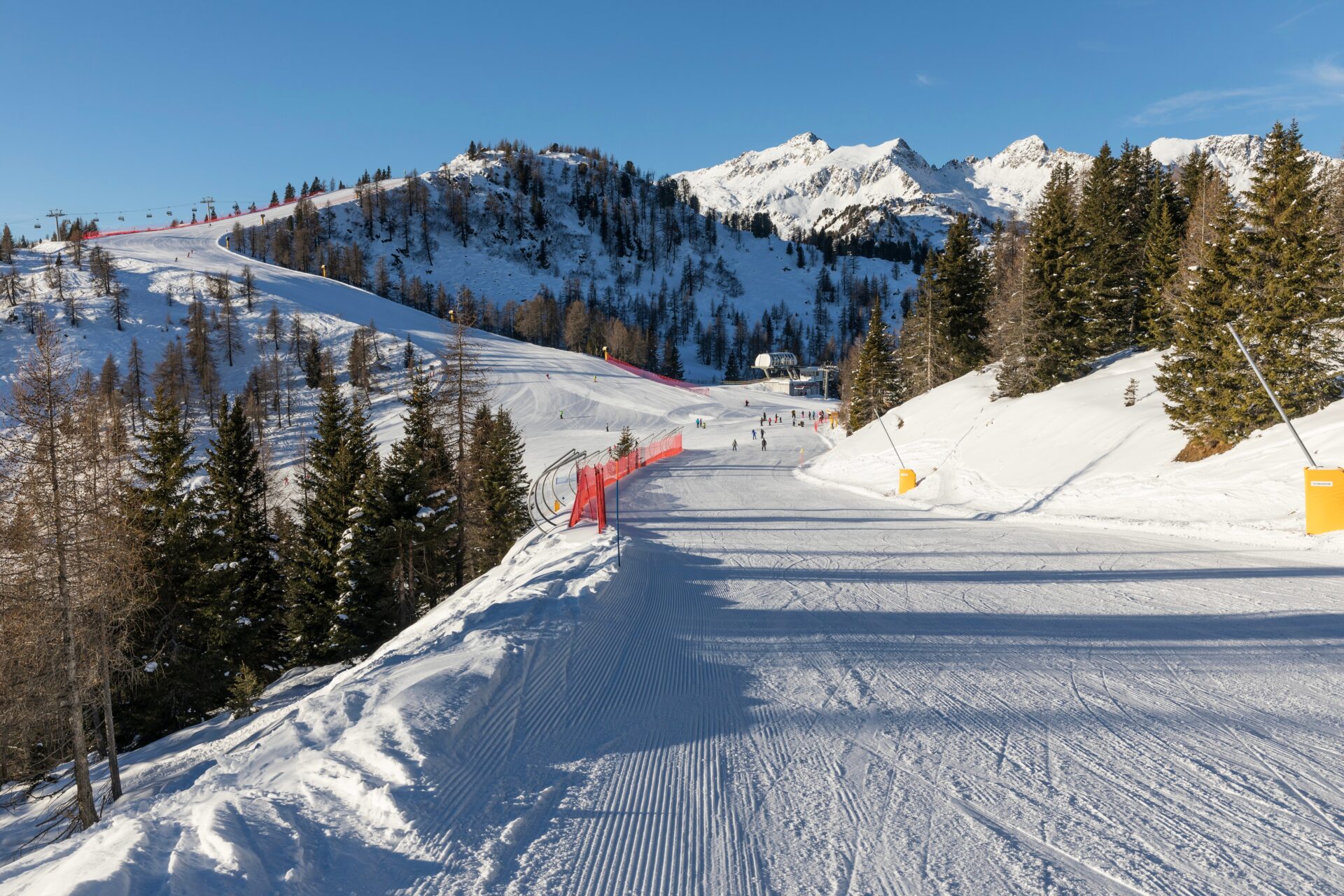 A skiing area overlooking the Pista Mastellissima in Marilleva-Folgaria.