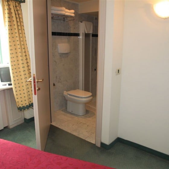 Hotel Duchi d’Aosta disabled bathroom