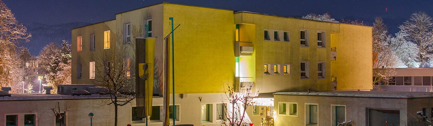 The Judendhaus Villach hotel at night in Gerlitzen, Austria