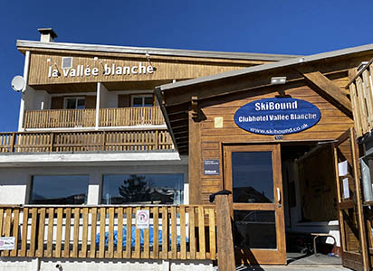 The entrance to the Clubhotel Vallee Blanche in Alpe d'Huez, France