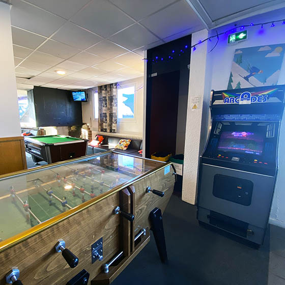 Pool, table football and arcade games at Clubhotel Vallée Blanche in Alpe d'Huez