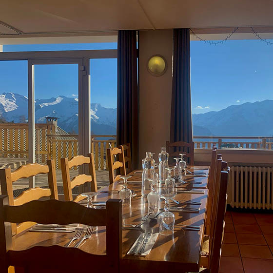 Restaurant with a panoramic view over the mountains at CLubhotel Vallee Blanche
