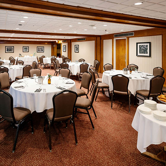 Dining room at Chateau Jasper in Canada