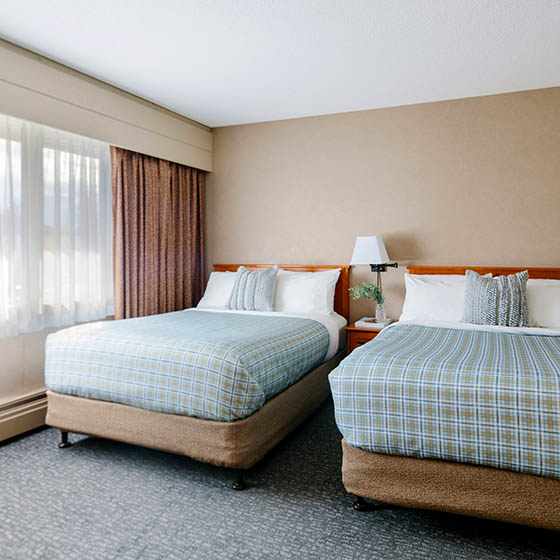 Double bedroom at the Lobstick Lodge in Jasper, Canada