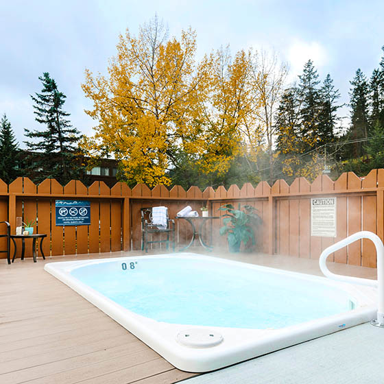 Hot tub at the Lobstick Lodge in Jasper, Canada