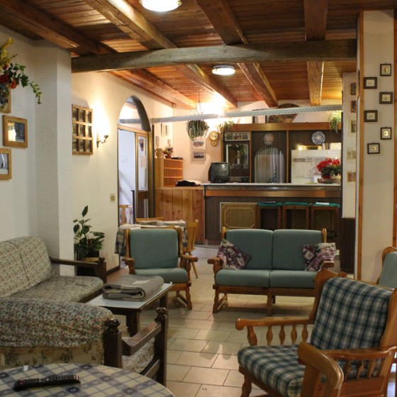 Hotel des Amis lounge/bar area