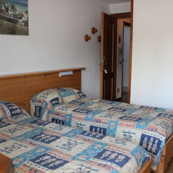 Hotel des Amis bedroom