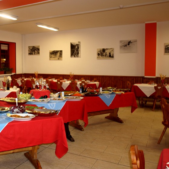 Dining area at the Chalet della Luna in Claviere, Italy