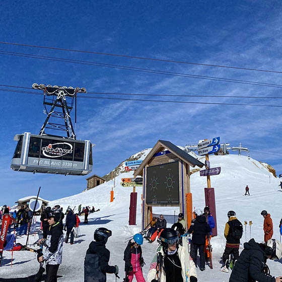 Ski lifts in Alpe d'Huez