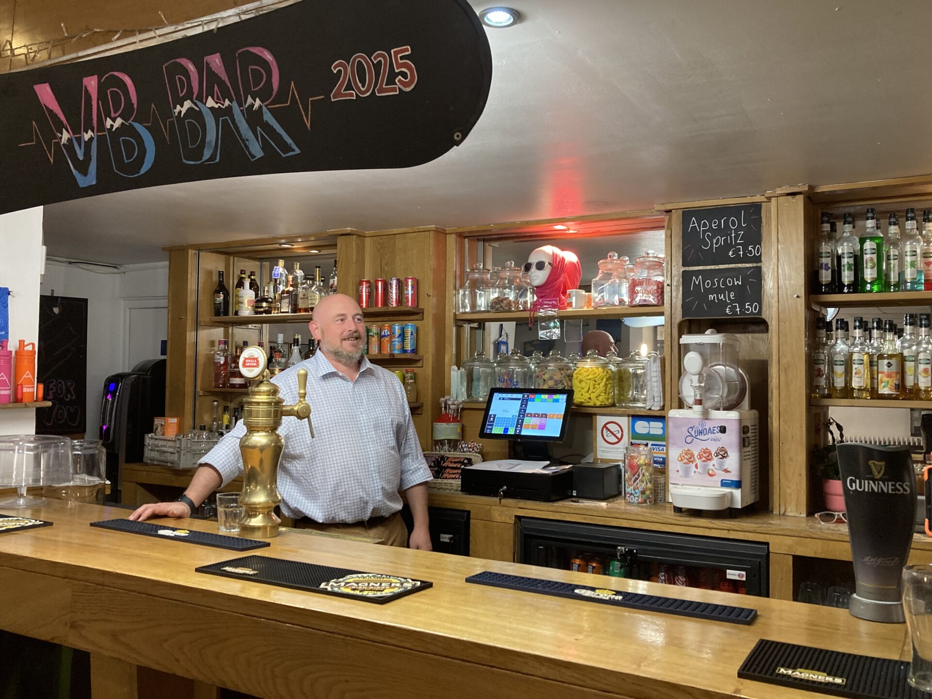 The bar area in the Vallée Blanche clubhotel in Alpe d'Huez