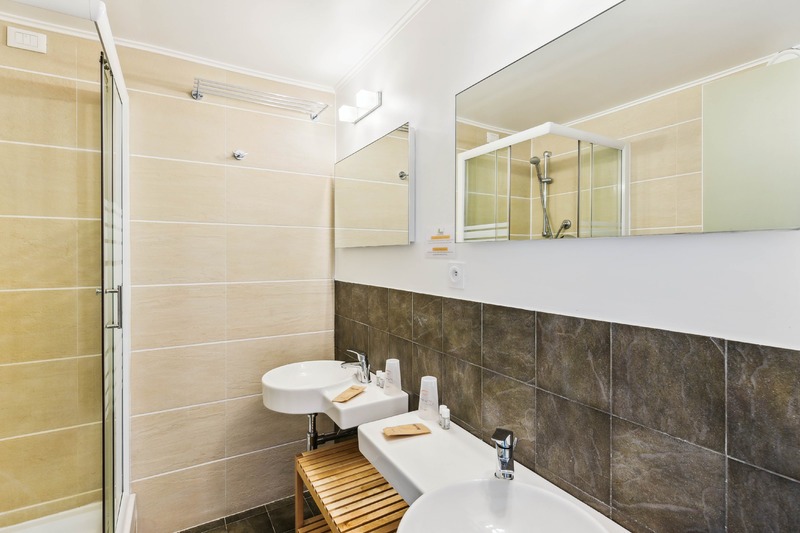 Bathroom at Hotel Turan, Les Deux Alpes