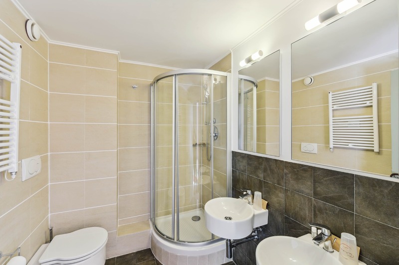 Bathroom at Hotel Turan, Les Deux Alpes